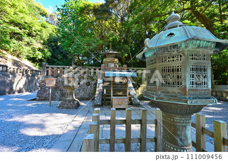 徳川家康の墓とされる駿府「久能山東照宮」の境内と眺望 徳川家康の墓とされる駿府「久能山東照宮」の境内と眺望 111009456
