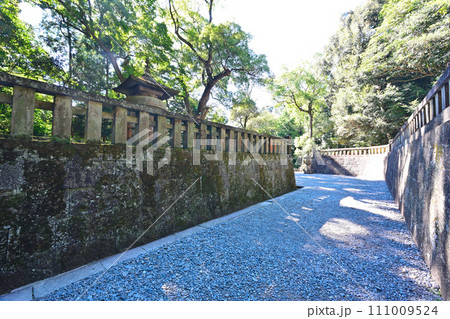 徳川家康の墓とされる駿府「久能山東照宮」の境内と眺望 徳川家康の墓とされる駿府「久能山東照宮」の境内と眺望 111009524