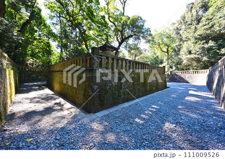 徳川家康の墓とされる駿府「久能山東照宮」の境内と眺望 徳川家康の墓とされる駿府「久能山東照宮」の境内と眺望 111009526