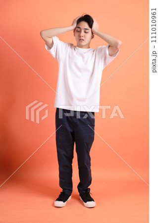 Man in 20s 111010961