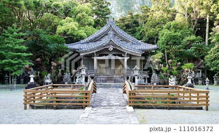 東京都伊豆諸島新島にある十三社神社 東京都伊豆諸島新島にある十三社神社 111016372