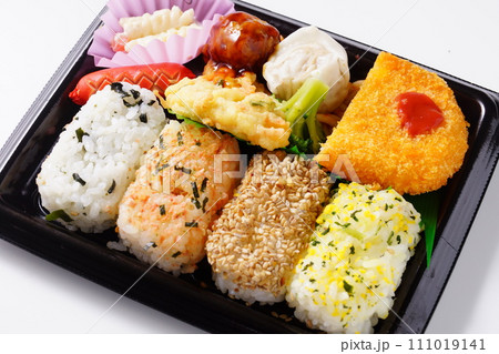 おにぎり弁当 111019141