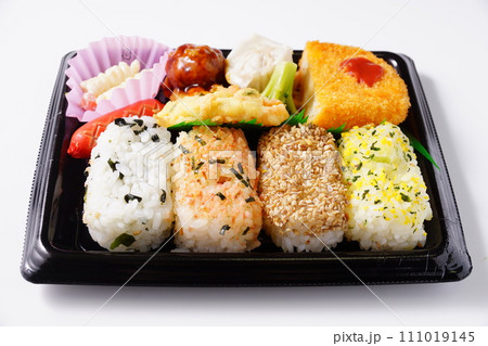 おにぎり弁当 111019145