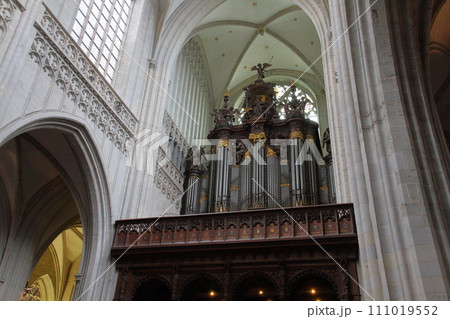 西ヨーロッパのベルギー アントワープ 世界遺産「ベルギーとフランスの鐘楼群」のノートルダム大聖堂内装 西ヨーロッパのベルギー アントワープ 世界遺産「ベルギーとフランスの鐘楼群」のノートルダム大聖堂内装 111019552