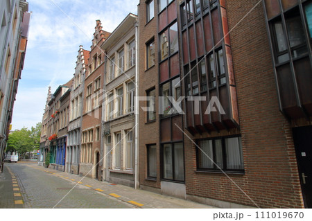西ヨーロッパのベルギー第2の都市アントワープ（アントウェルペン）の街並み 111019670
