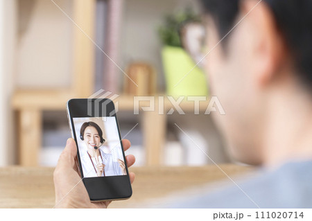 薬剤師 オンライン服薬指導イメージ スマートフォン 薬剤師 オンライン服薬指導イメージ スマートフォン 111020714