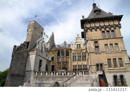 西ヨーロッパのベルギー第2の都市アントワープ(アントウェルペン) シュヘルド川沿いのステーン城 西ヨーロッパのベルギー第2の都市アントワープ(アントウェルペン) シュヘルド川沿いのステーン城 111021257