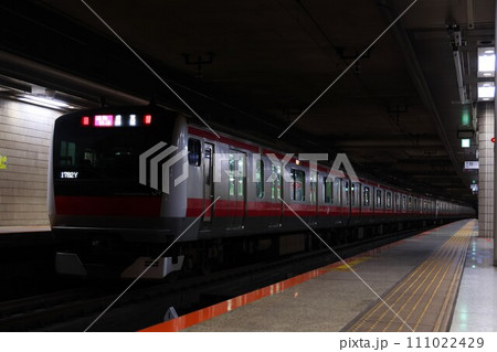 【JR東日本】E233系 通勤快速（京葉線：東京駅） 111022429