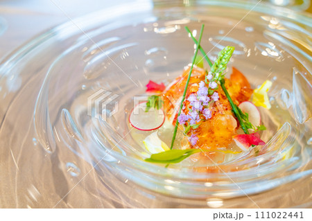 結婚式の華やかな料理 111022441