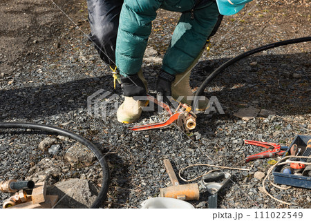 水道工事　水道管メカニカルジョイント締め付け 111022549