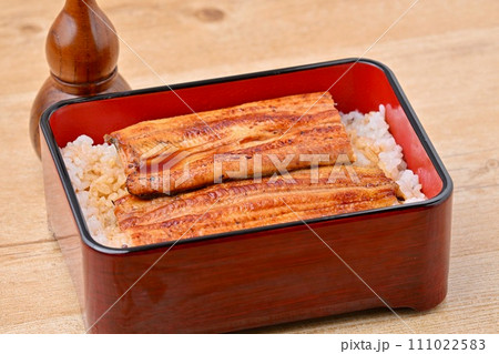 うな重、鰻重、和食、うなぎ料理、鰻料理。重箱。浜名湖産の鰻蒲焼き、蒲焼き、かば焼き。 111022583