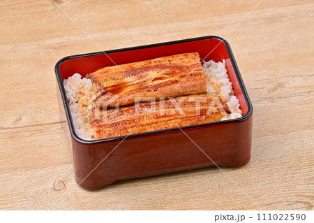 うな重、鰻重、和食、うなぎ料理、鰻料理。重箱。浜名湖産の鰻蒲焼き、蒲焼き、かば焼き。 うな重、鰻重、和食、うなぎ料理、鰻料理。重箱。浜名湖産の鰻蒲焼き、蒲焼き、かば焼き。 111022590