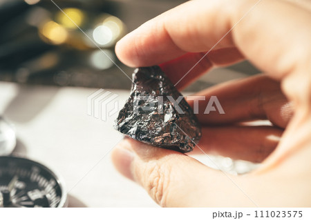 コンセプチュアルなイメージフォト 111023575