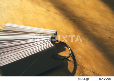 単語カードで学習のクローズアップフォト 111023596