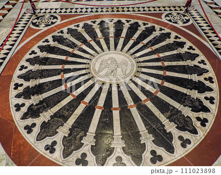 シエナの景色　シエナ大聖堂 111023898