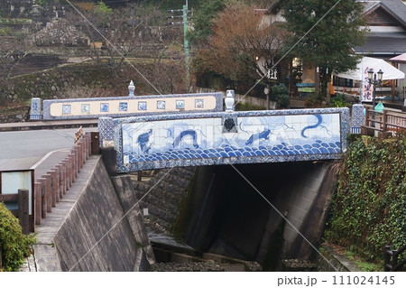 伊万里大川内山の鍋島藩窯橋 111024145
