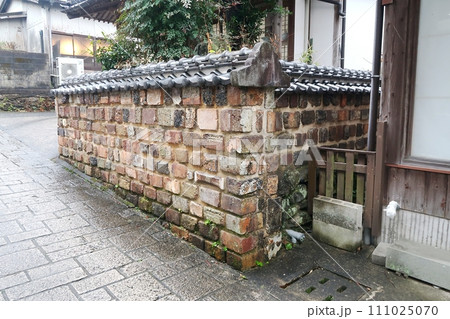 伊万里のトンバイ塀 111025070