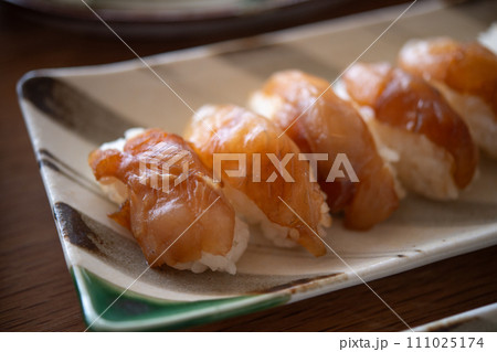 ヒラメの漬け握り 111025174