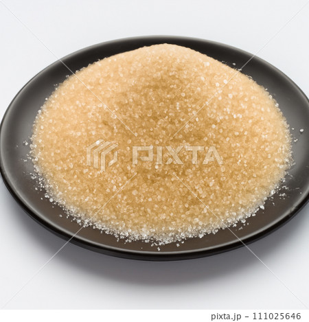 皿の上の茶色のざらめ砂糖　AI画像 111025646