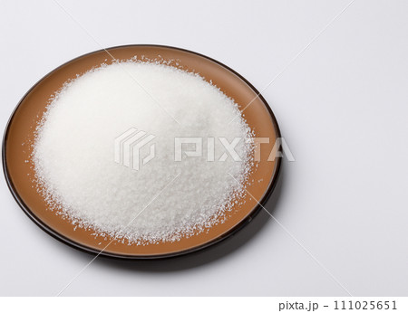 皿の上の白い砂糖　AI画像 111025651