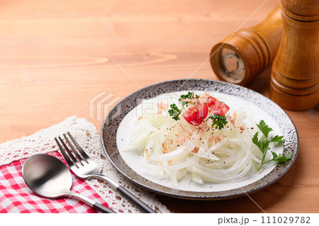 オニオンサラダ 111029782