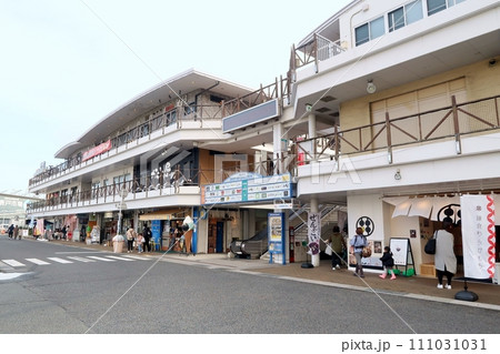 下関唐戸のカモンワーフ 111031031