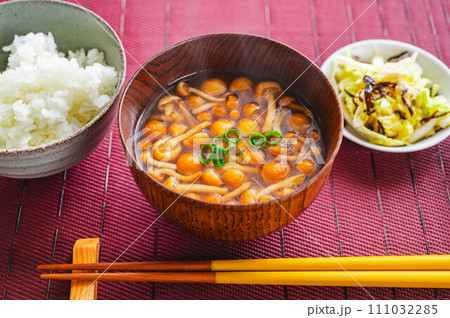 なめこ味噌汁とご飯 なめこ味噌汁とご飯 111032285