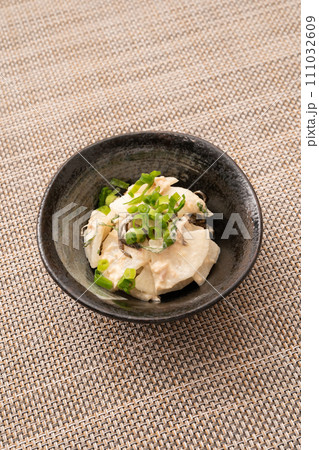 ツナマヨを和えた和風大根サラダ 111032609