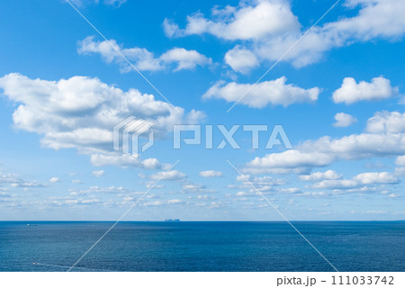 青い海と空 111033742