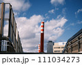 赤いポールと青空 111034273