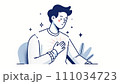 胸痛を感じて胸に手を当てる男性 111034723