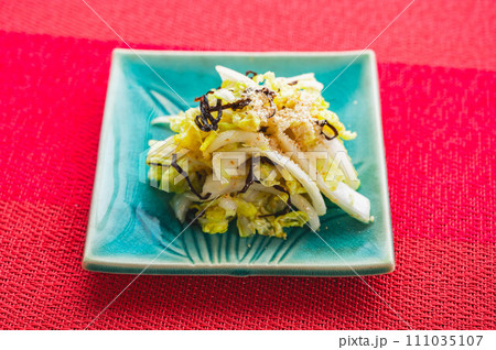 白菜と塩昆布の浅漬け 白菜と塩昆布の浅漬け 111035107