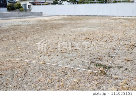 地縄張りが行われた新築予定の土地(施主の撮影許可あり) 地縄張りが行われた新築予定の土地(施主の撮影許可あり) 111035155
