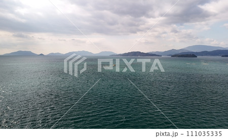 消滅する島【ホボロ島】ドローン空撮_No01 消滅する島【ホボロ島】ドローン空撮_No01 111035335