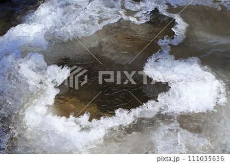 牛伏川　凍てつく冬 111035636