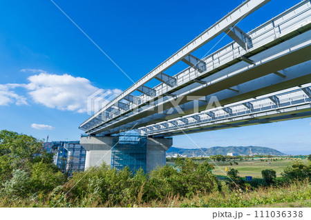 大阪府枚方市　新名神淀川橋梁工事 111036338