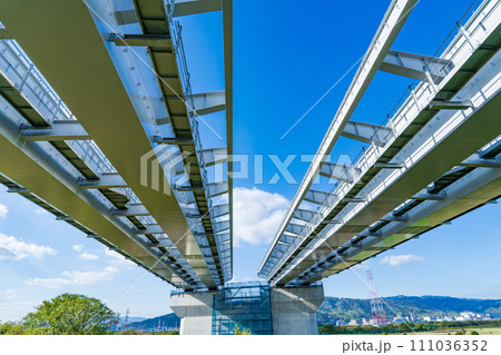 大阪府枚方市　新名神淀川橋梁工事 111036352