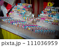 縁日露店の飴細工 111036959