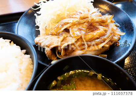 おいしい豚肉生姜焼き定食 おいしい豚肉生姜焼き定食 111037378