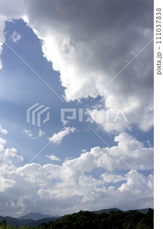 飯綱山を入れた空(長野市) 飯綱山を入れた空(長野市) 111037838