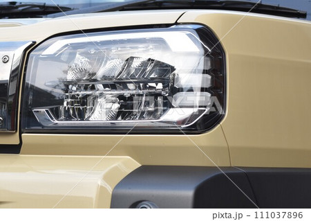 ヘッドライト 111037896
