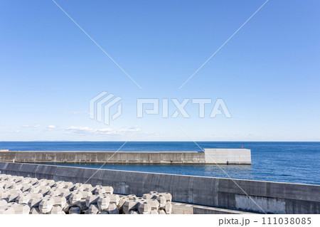 神奈川県小田原市　小田原漁港のテトラポット 111038085