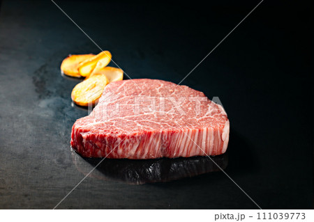 生肉　鉄板　ステーキ　 111039773