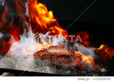 肉　ステーキ　フランベ 111039781