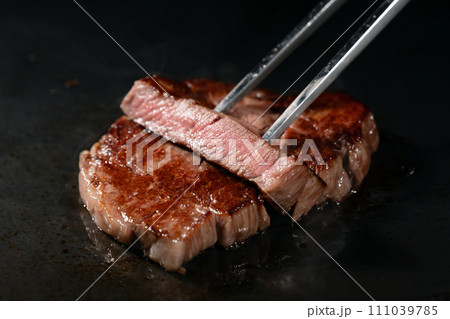ステーキ　肉　鉄板　 111039785