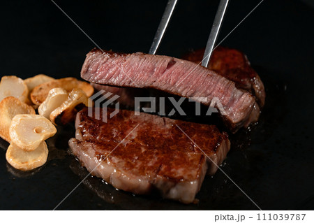 ステーキ　肉　鉄板　 111039787