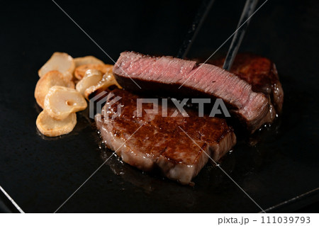 ステーキ 肉 鉄板 ステーキ 肉 鉄板 111039793