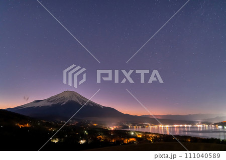 富士山と星空 111040589