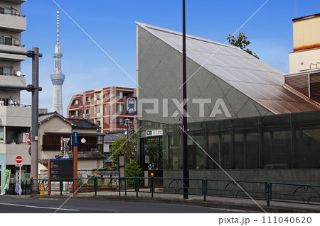 都営地下鉄 森下駅　五間堀公園とスカイツリー 111040620