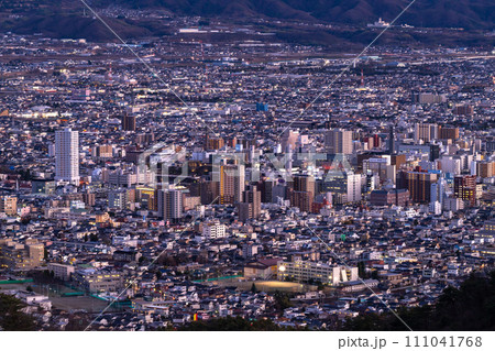 《山梨県》甲府盆地の夜景・千代田湖白山の眺望 111041768
